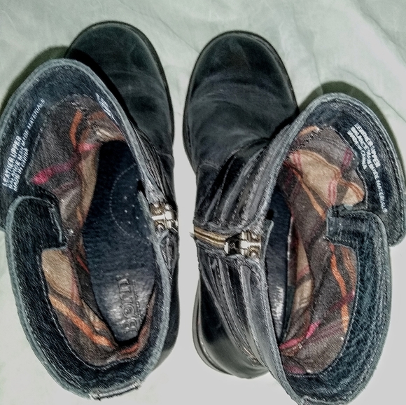 Born black leather ankle boots size 6.5 - Picture 8 of 10